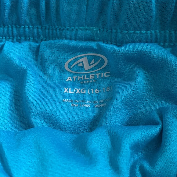 Women’s Shorts - Picture 4 of 6